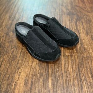 Women’s Easy Spirit Outdoor Loafers size 9 W